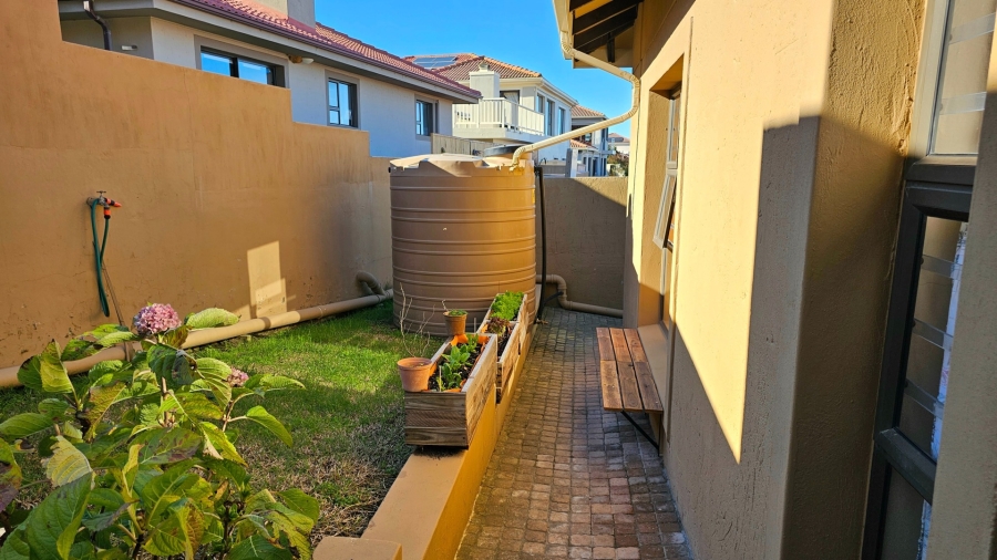 3 Bedroom Property for Sale in Avonddans Western Cape